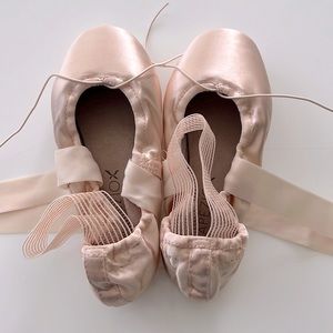 Capezio Pointe Shoes (kylee)